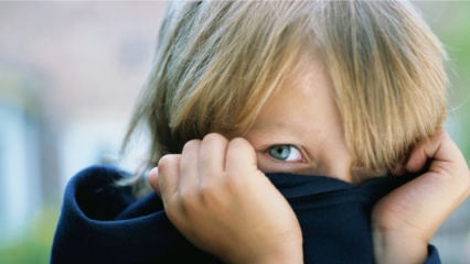 Sramežljivost vpliva na prihodnost otrok