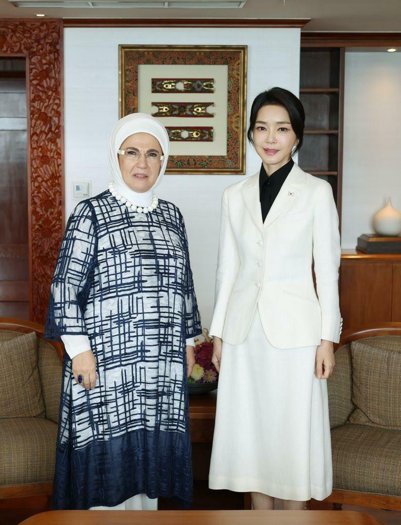 Emine Erdogan in Keon-Hee Kim