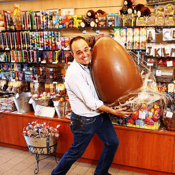 John Kapos je ustvaril Snapchat, navdihnjen z veliko čokoladno velikonočno jajce.