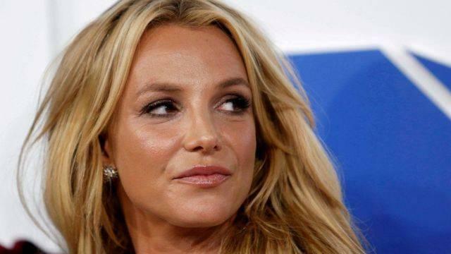 Slavna pevka Britney Spears, 'Victoria