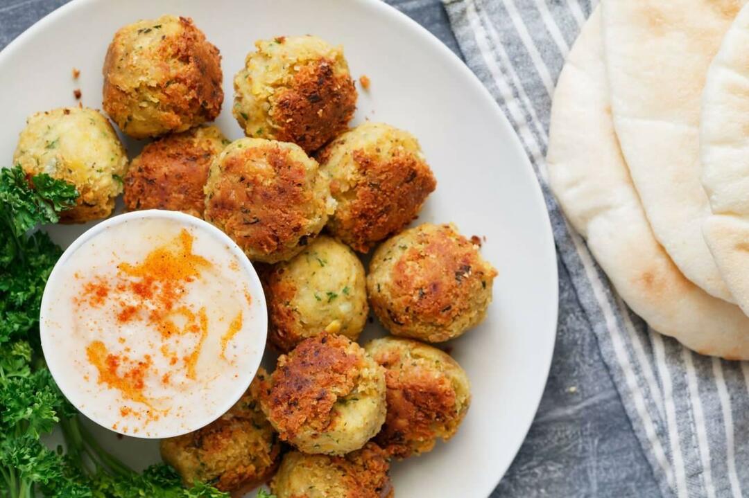 Kako narediti izvirni Falafel? Najlažji recept za Falafel in sestavine!