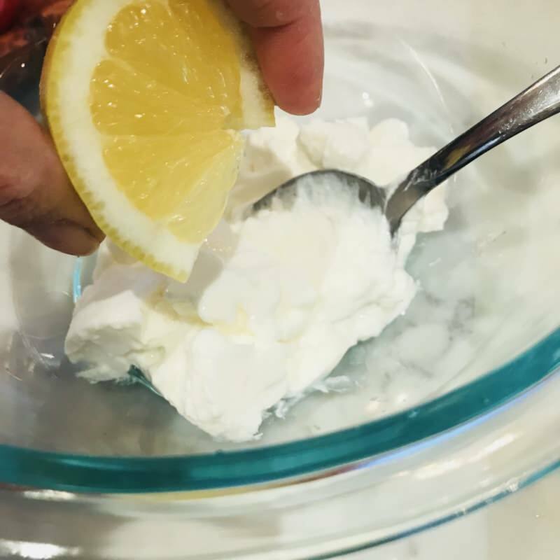 Kakšne so prednosti jogurta in limonine maske za kožo? Domač jogurt in limonina maska