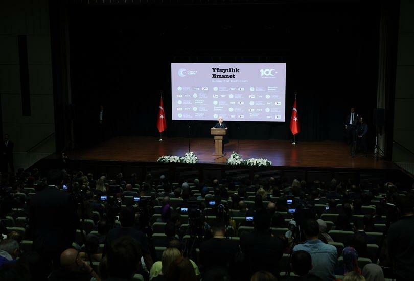 Prva dama Erdoğan ob stoletnici zaupala razstavo ujetih pisem Rdečega polmeseca