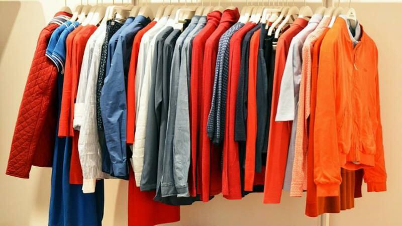 Stvari, na katere morate biti previdni pri nakupu rabljenih oblačil