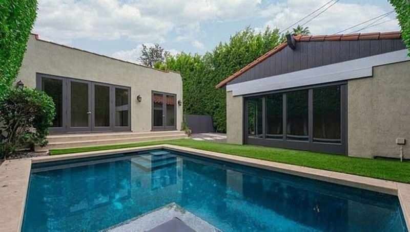 Charlize Theron je svojo bungalov hišo prodala za 1,8 milijona dolarjev!