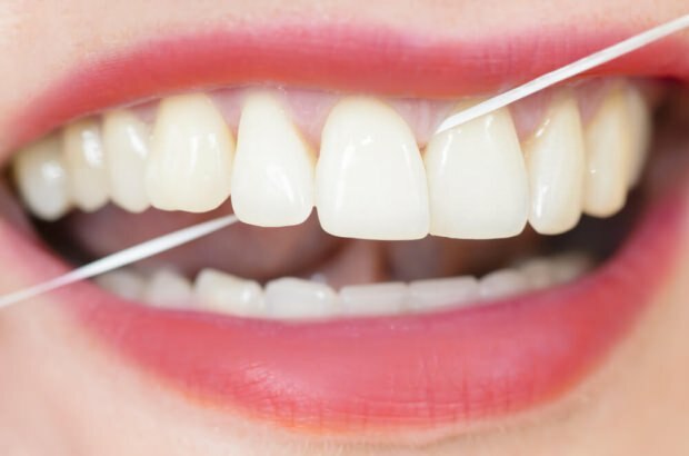 Ali naj se zobotrebci uporabljajo za čiščenje ust in zob?