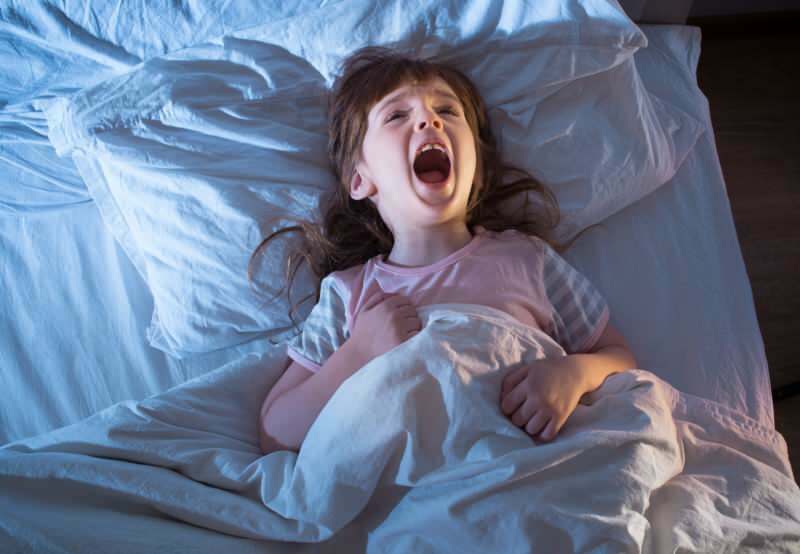 Ne zbudite se s skakanjem! Molitev otroka, ki se v spanju prebudi strah
