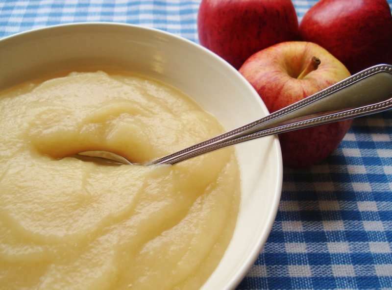 Kako narediti jabolčni pire za dojenčke? Hranljiv recept za jabolčni pire