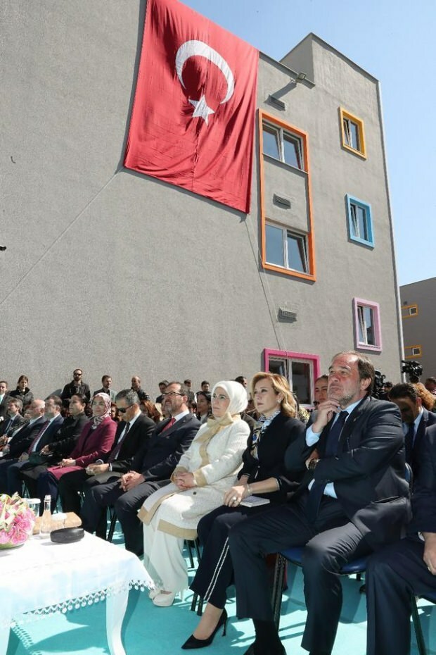 Prva dama Erdoğan: V zadnjih 17 letih je bilo zaposlenih skoraj 55 tisoč invalidov