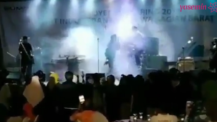 Cunami v Indoneziji se je med koncertom odražal pred kamerami!