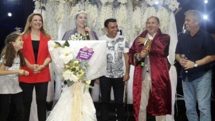 Poroka presenečenja na odru Funda Arar