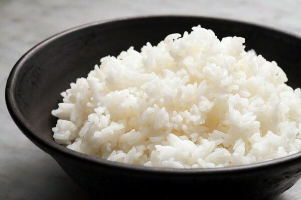  mora biti riž namočen v vodi ali ne