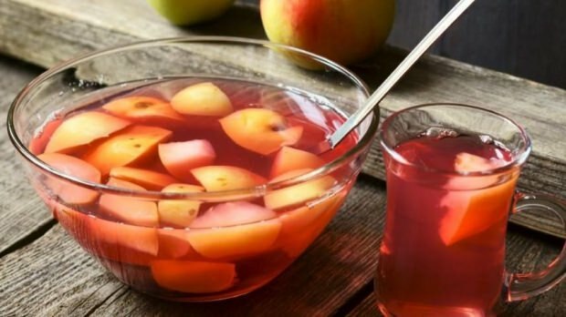 Okusen recept za jabolčni kompot v poletni vročini! Kako narediti jabolčni kompot?