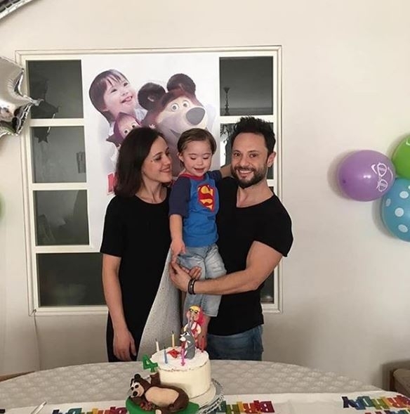 Özgün in njena družina