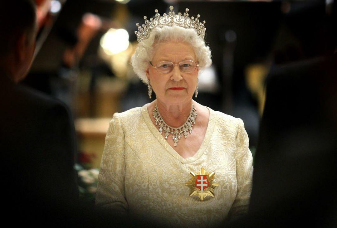 Angleška kraljica II. Elizabeth