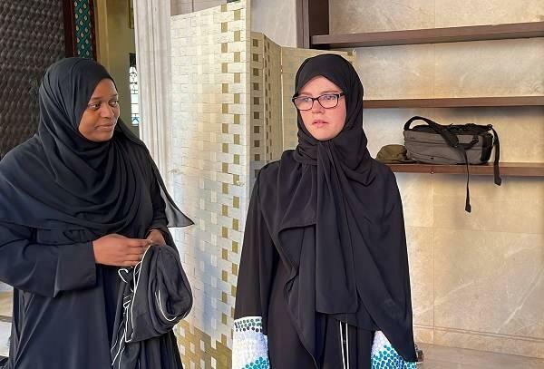 2 turista sta se v Katarju spreobrnila v islam