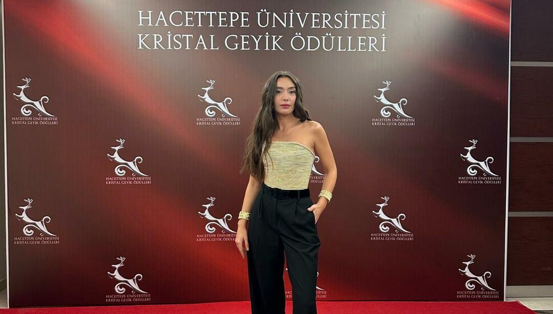  Neslihan Atagül na podelitvi 