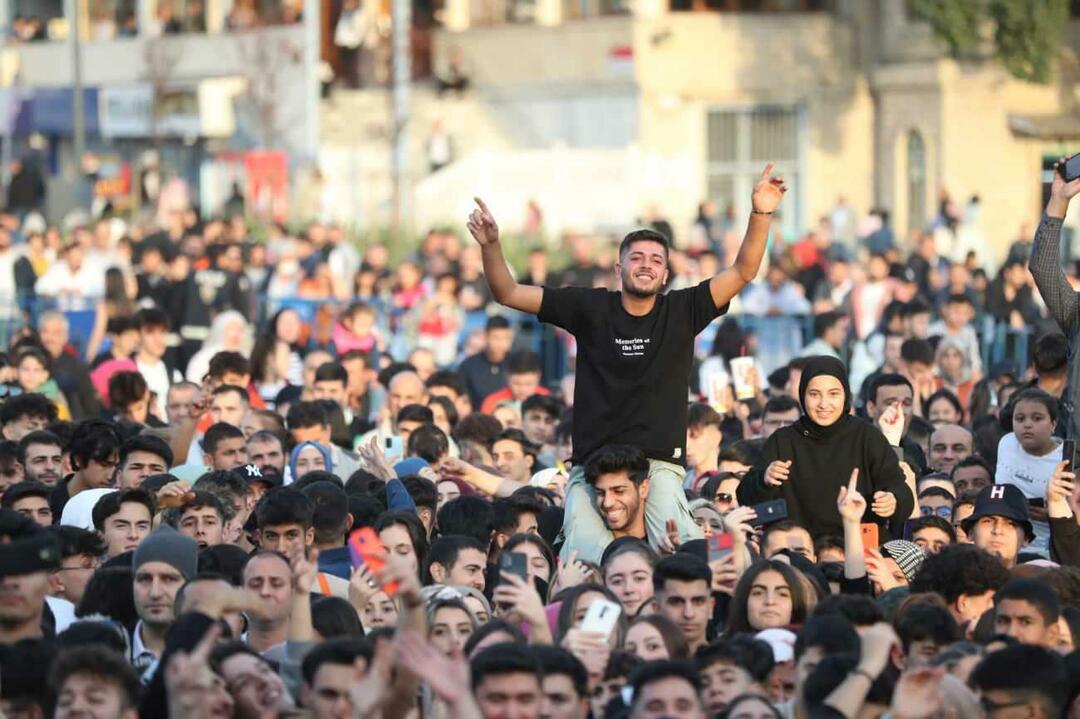 Canbay&Wolker sta zabavala na koncertu Bağcılar Youth