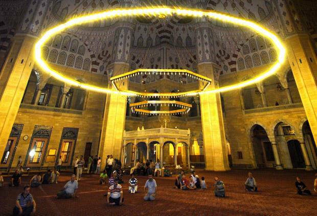 Kaj so molitve 'ramazanski mesec', sultan enajstih mesecev? Čedne molitve in molitveni napevi v ramazanu