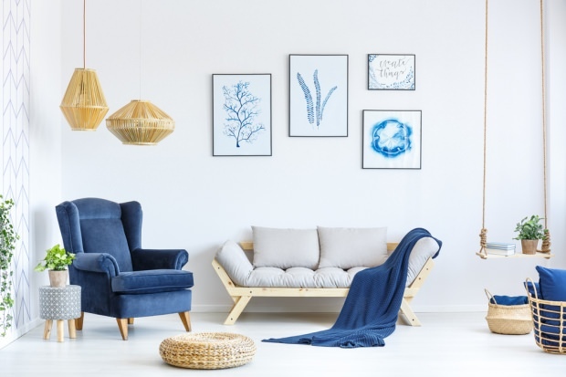 mornarsko modra dekoracija dnevne sobe