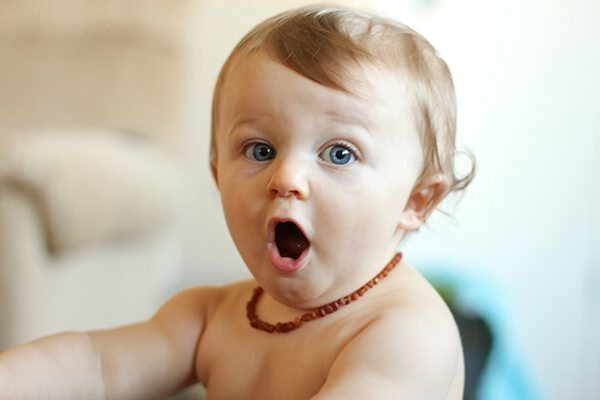 kako uporabiti oranžno ogrlico za dojenčke