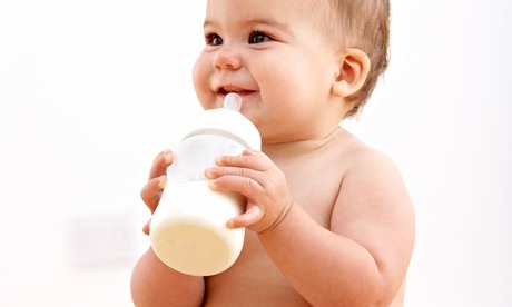 Pravilno ga uživajte, ko otroku dajete mleko!