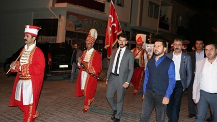 Župan Nevşehirja je ljudi dvignil z ekipo mehterja