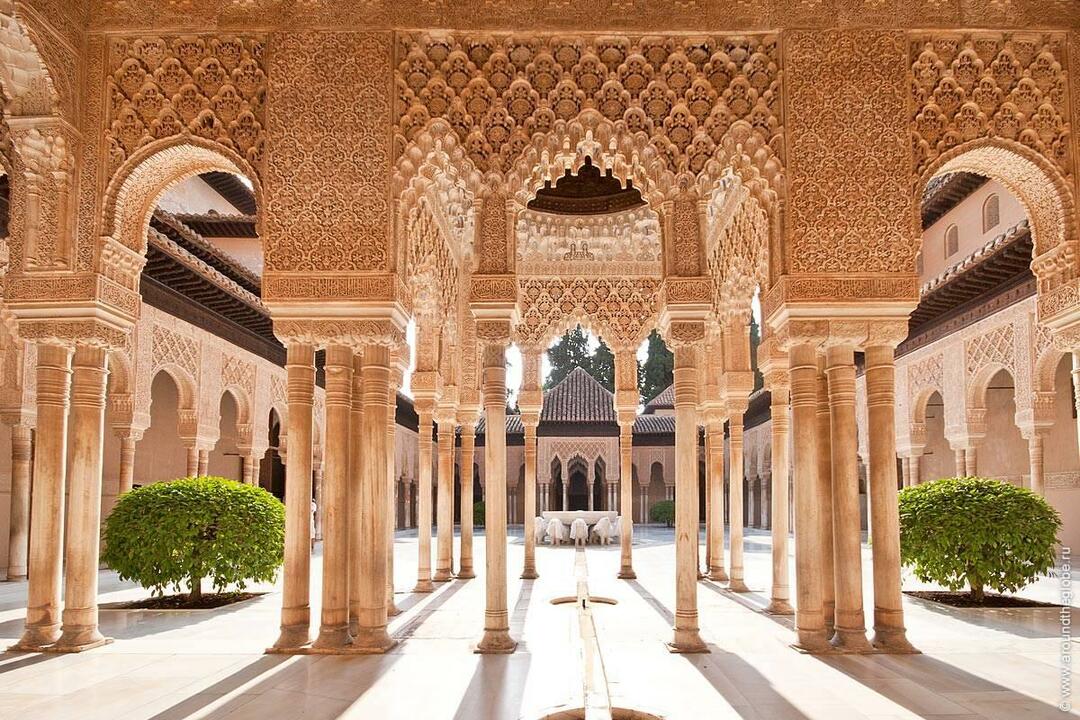 Dvorišče palače Alhambra