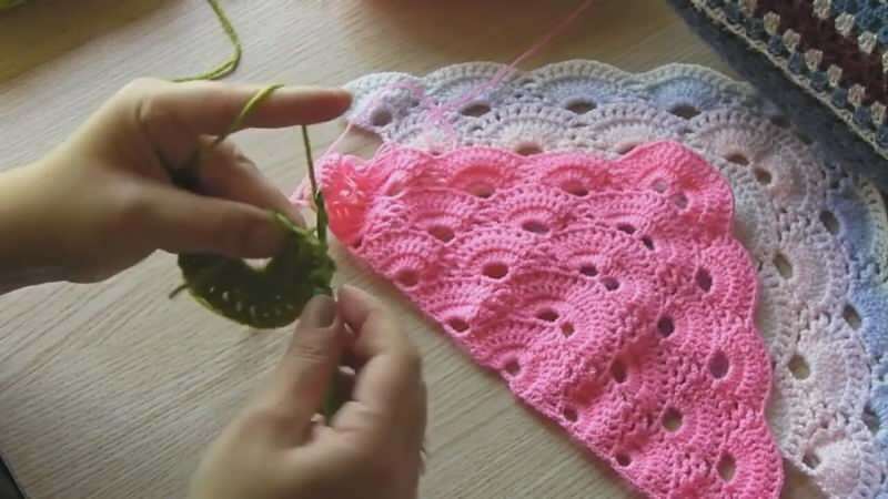 Kako narediti kvačkani vzorec jagodnega puloverja? Praktična priprava modela jagodnega puloverja s kvačkanjem