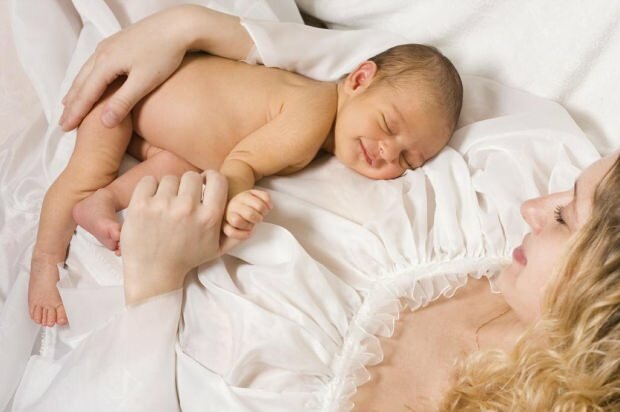Koliko je treba novorojenčka dojiti na dan?