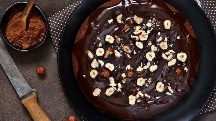 Praktični recept za lešnikovo torto s čokoladno omako 
