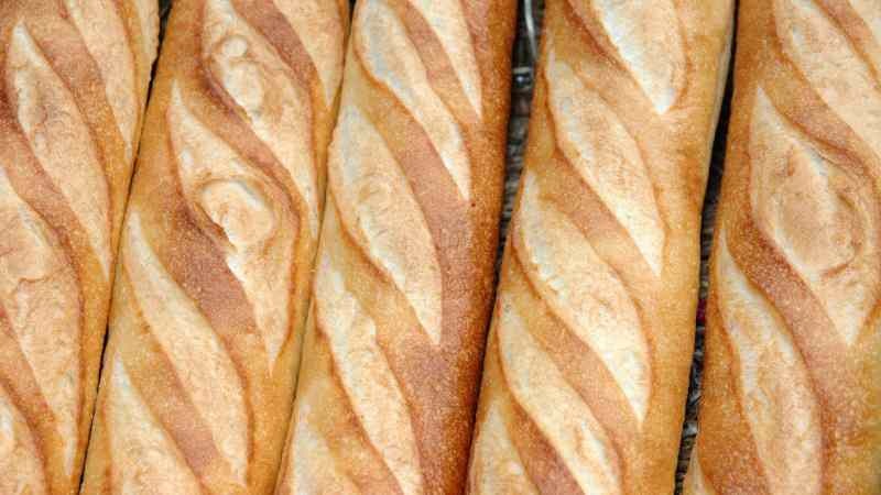 Kaj pomeni francoščina? Kako narediti francoski kruh? Francosko izdelovanje kruha doma