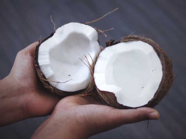 Kakšne so prednosti kokosovega olja za kožo in obraz? Kako ga uporabljati