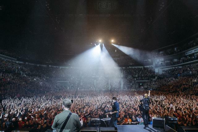 rock skupina Toten Hosen je na koncertu zbrala več kot milijon evrov za žrtve potresa