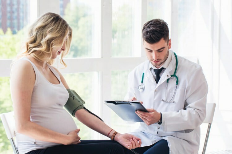 Kakšen mora biti krvni tlak med nosečnostjo? Simptomi visokega krvnega tlaka in padca med nosečnostjo