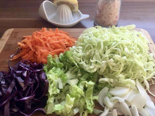 Kako narediti praktično solato iz zelja iz Coleslawa?