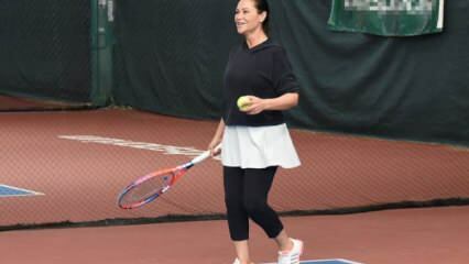 Hülya Avşar je doma igrala tenis!