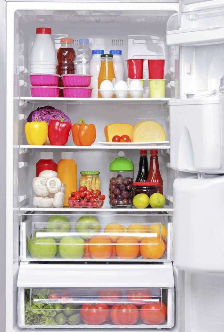 Katera hrana je postavljena na katero polico hladilnika