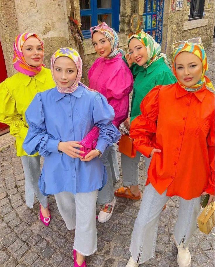 Moda kontrastnih barv hidžaba