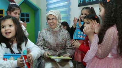Emine Erdogan: Pridite dekleta v šolo!