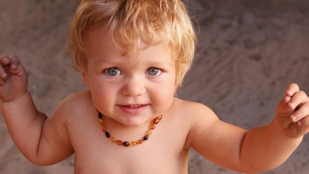 Prednosti jantarnih ogrlic za dojenčke