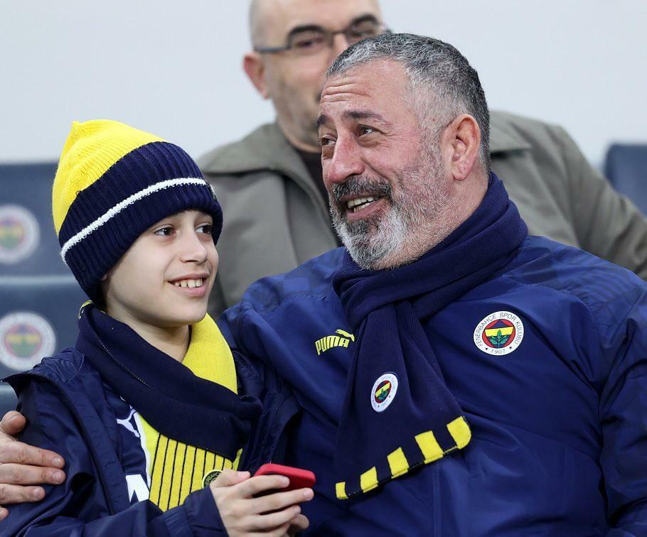 Cem Yılmaz je s sinom spremljal tekmo Fenerbahçe-Galatasaray