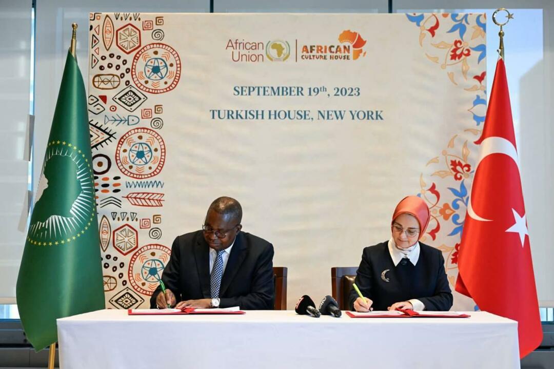 Med Združenjem Afriške kulturne hiše in Afriško unijo je bil podpisan memorandum o soglasju