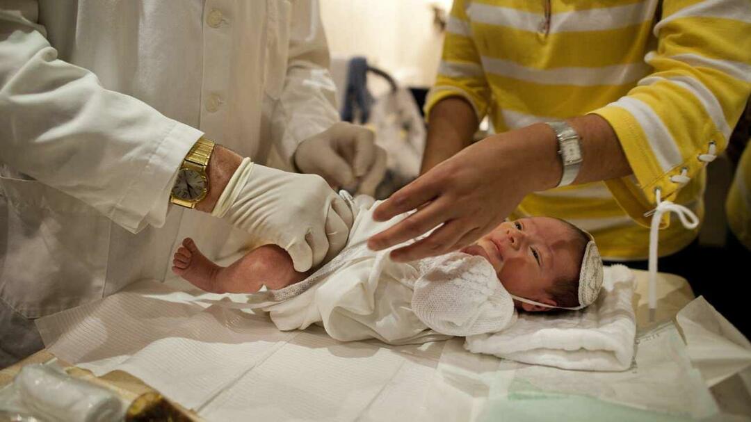 obrezovanje novorojenčka