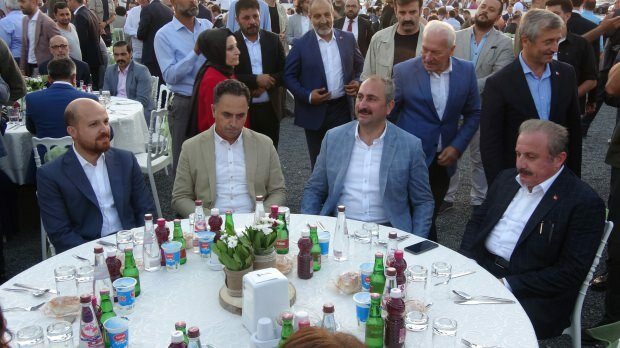 Bilal Erdoğan, minister za pravosodje Abdülhamit Gül in predsednik parlamenta Mustafa Şentop