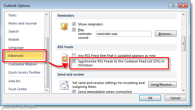 v oknu z možnostmi Outlook 2010 se pomaknite navzdol na napredno in nato kliknite gumb Syncrhonize RSS virov pod RSS feed