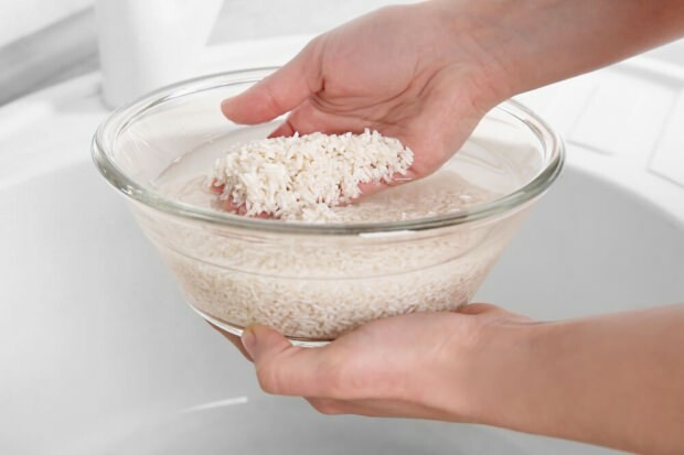 Kakšne so prednosti riževe vode? Ali riž slabi vodo?
