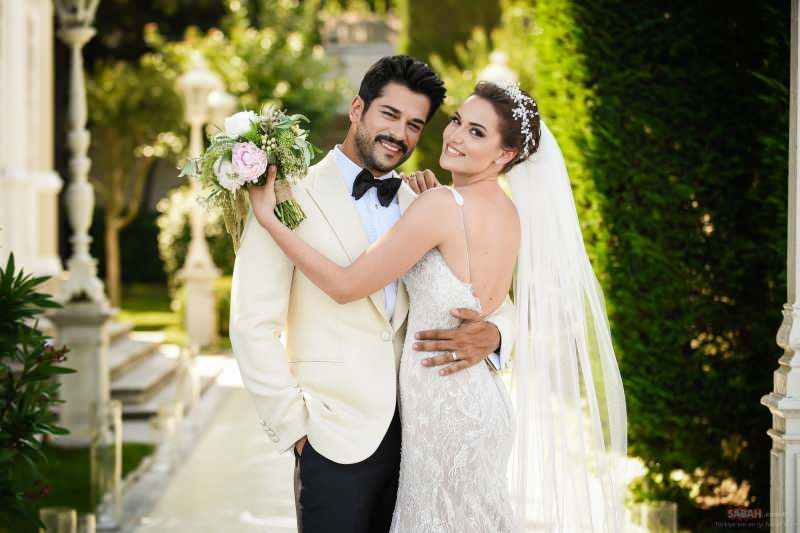 Burak Özçivit in Fahriye Evcen sta se poročila leta 2017