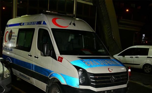 Reševalno vozilo je čakalo na vratih Cema Yilmaza, ki je imel predstavo!
