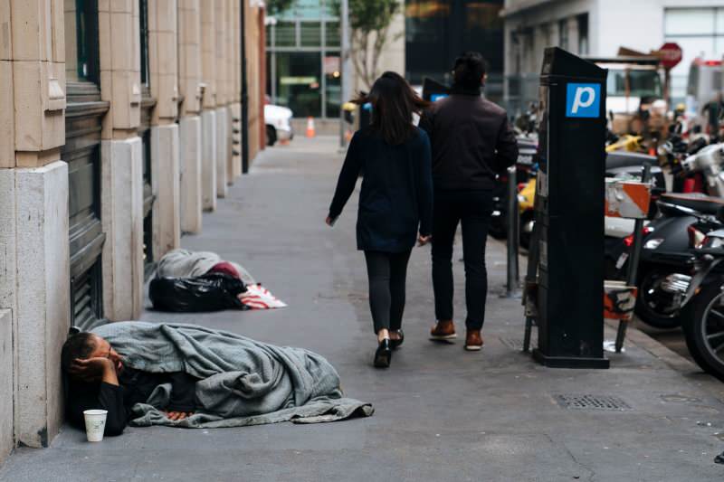 V Hollywoodu se zaradi korone poveča število brezdomcev